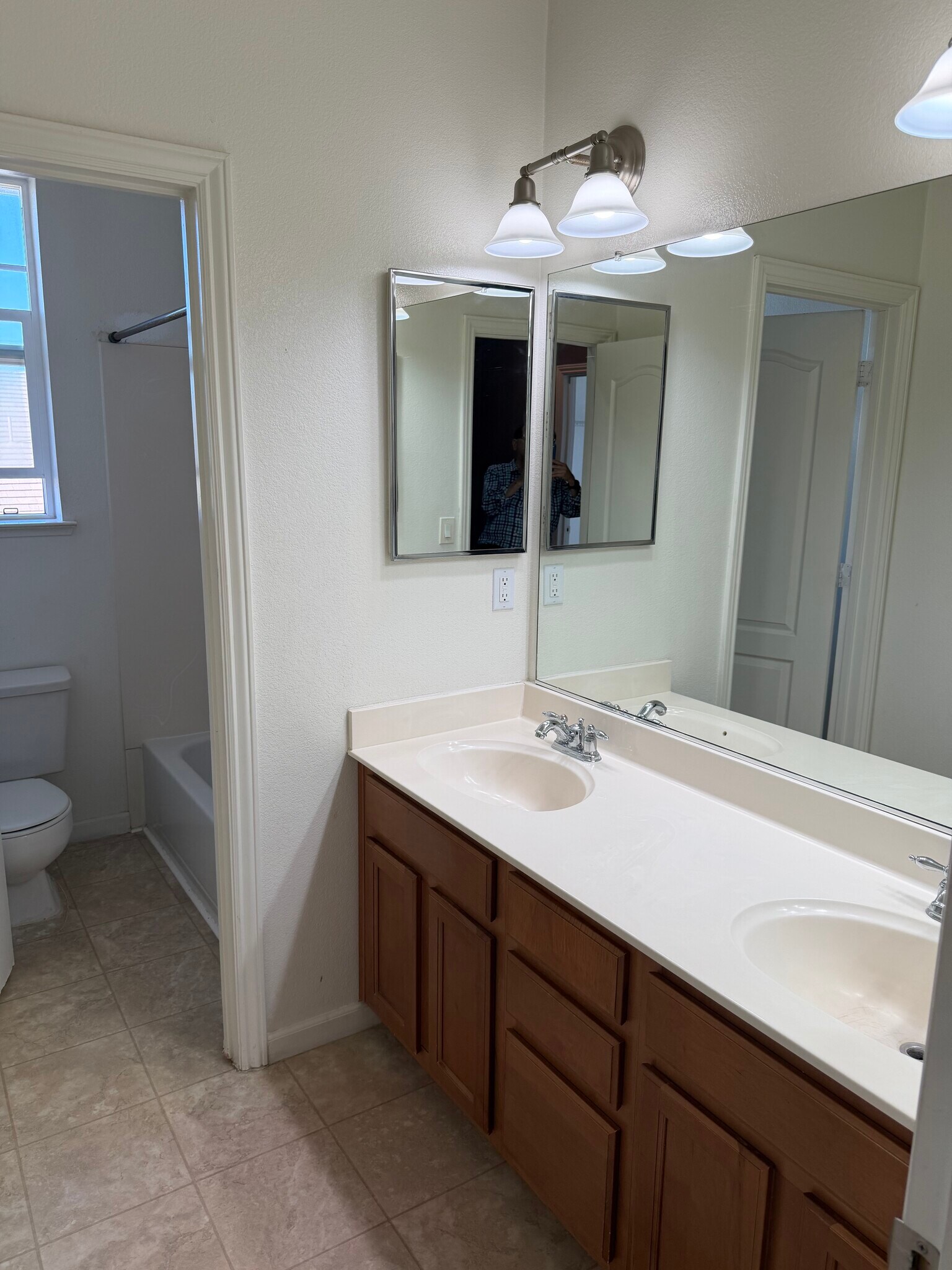 Building Photo - 5321 Matina Dr