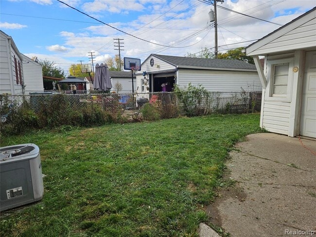 Building Photo - 736 Garfield Ave