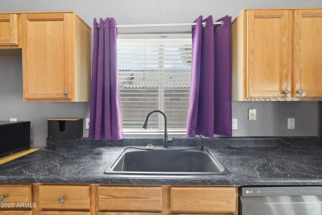 Building Photo - 542 N Palo Verde