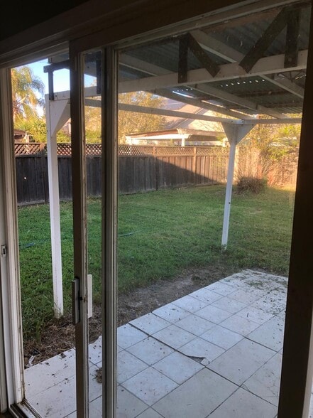 Room 3 (master bedroom) yard entrance - 1634 Fir Dr