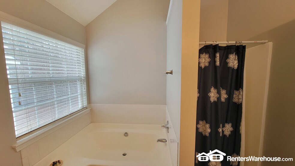 Building Photo - 3045 Stonebridge Creek Dr