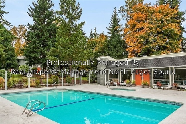 Building Photo - 4717 W Lake Sammamish Pkwy SE