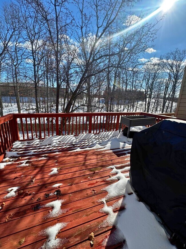 Building Photo - Well-Located 3BR, 2-Full, and 2-Half Bath Townhouse w/ One-Car Garage in Sterling, VA