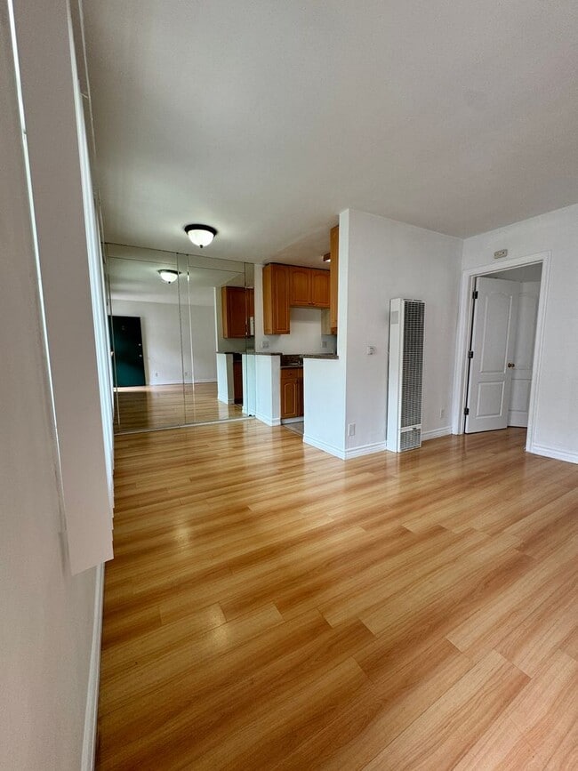 Interior Photo - 3659 Overland Ave