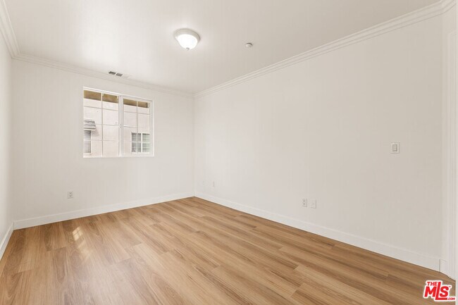 Building Photo - 11738 Valley View Ave