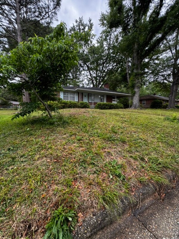 Building Photo - 2414 Slay Dr