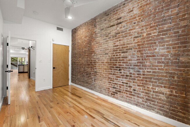 Building Photo - 412 Monroe St