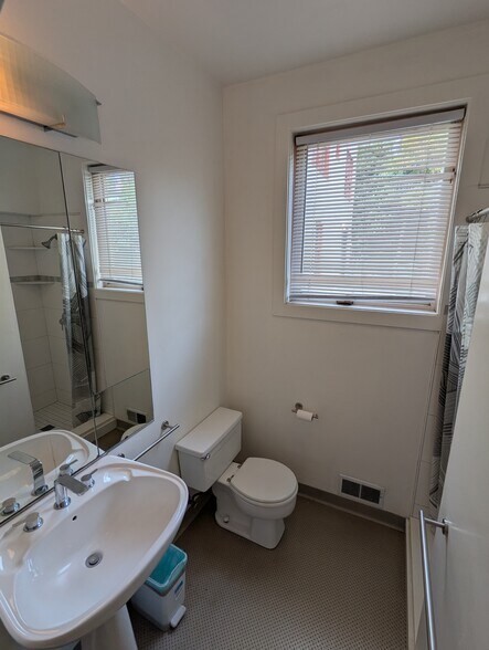 1st floor full bathroom - 2346 Cedar St