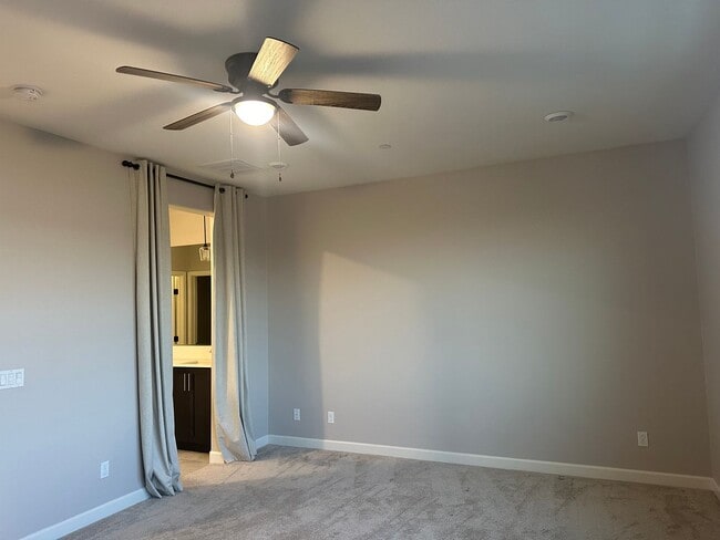 Building Photo - 1812 Mint Ter