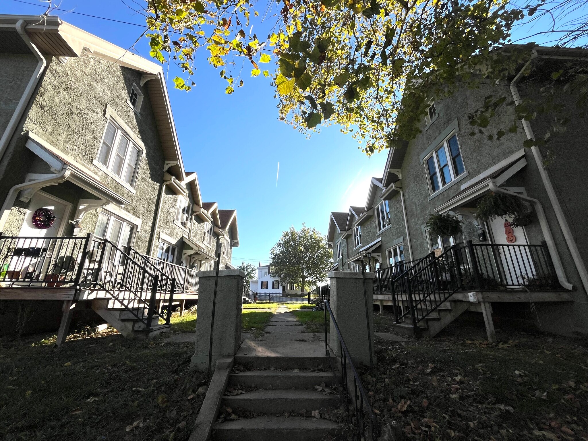 Building Photo - 302 S 12th St