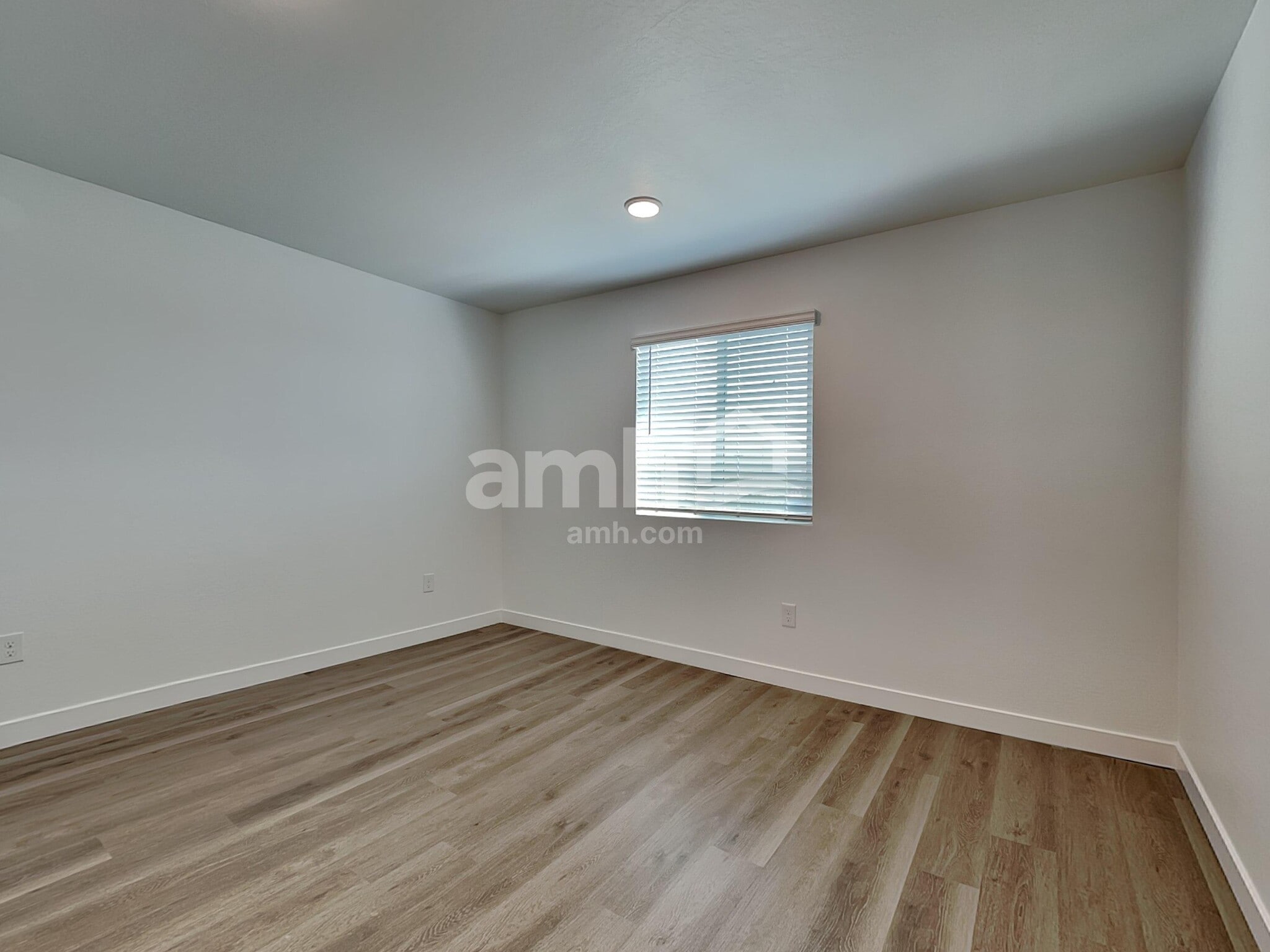 Building Photo - 9721 W Tamarisk Ave