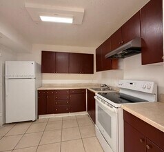 Building Photo - 2025 NE 164th St