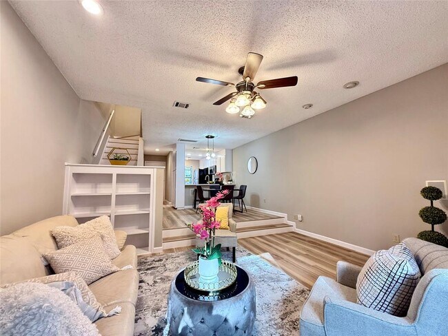 Building Photo - 7122 Wood Hollow Dr