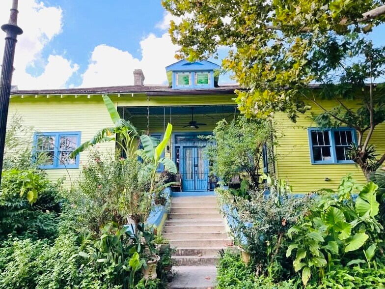 Front view - 1808 Esplanade Ave