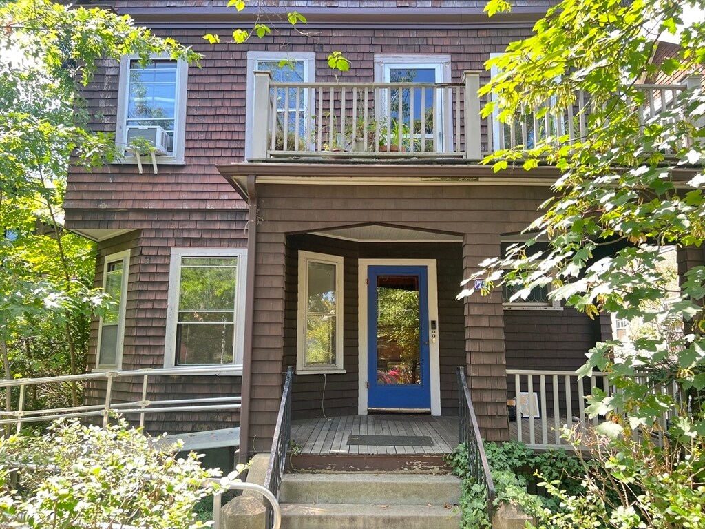 Building Photo - 71 Fayerweather St