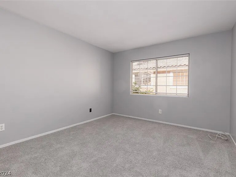 Building Photo - 8437 Majestic View Ave