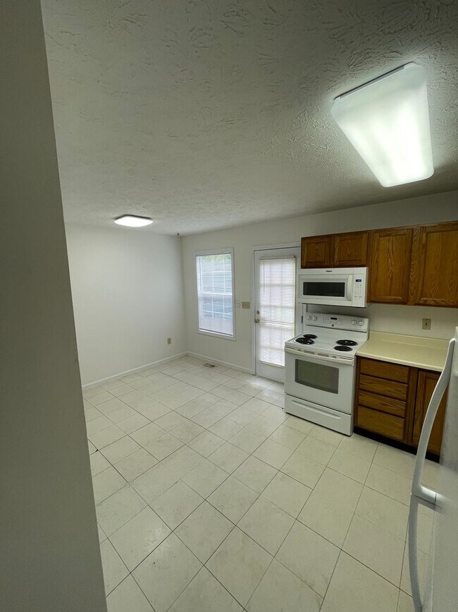 Building Photo - 3616-3618 Thornhill-STEWARDSHIP
