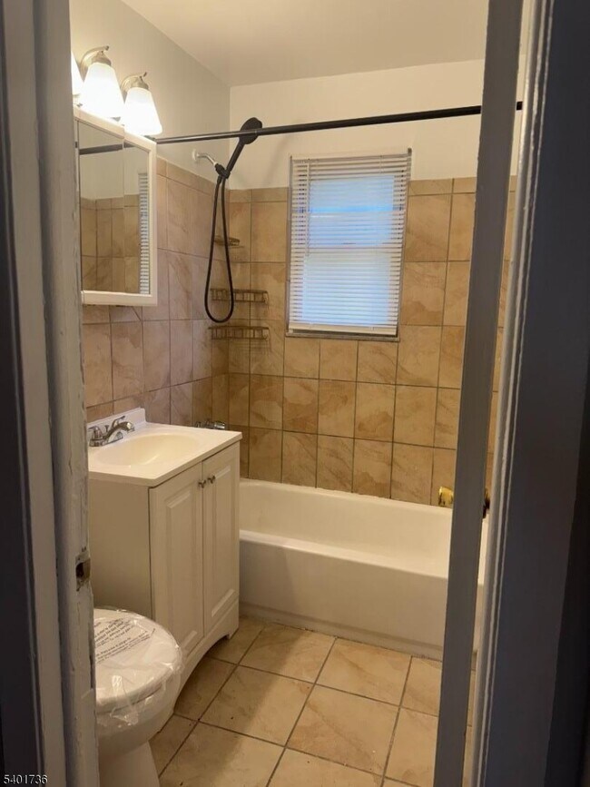 Building Photo - 330 Franklin Ave