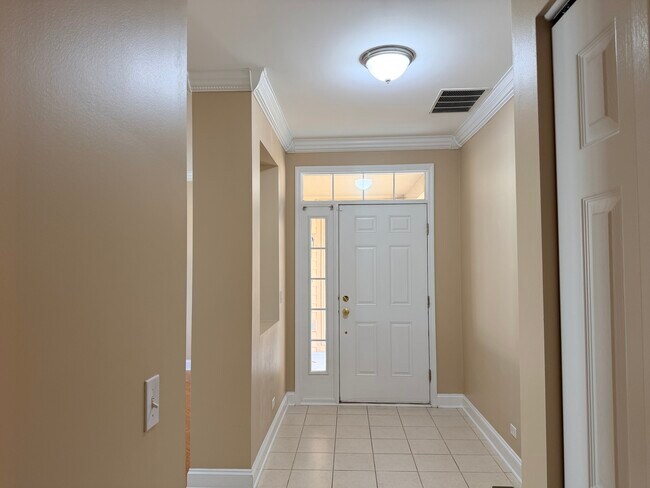 Building Photo - 1873 Crenshaw Cir