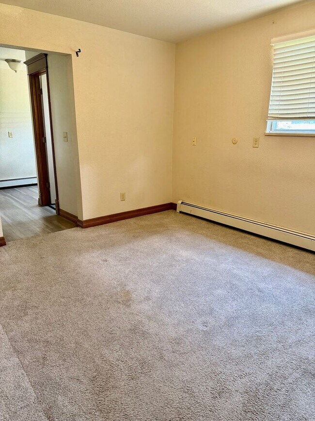 Building Photo - 1628 Azalea Dr
