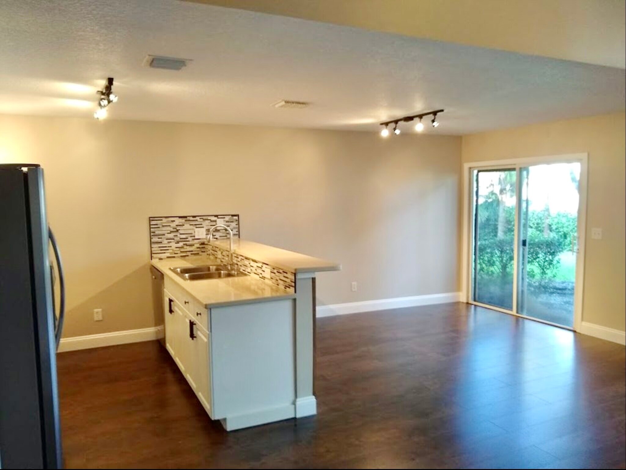 Building Photo - 12836 Woodmill Dr