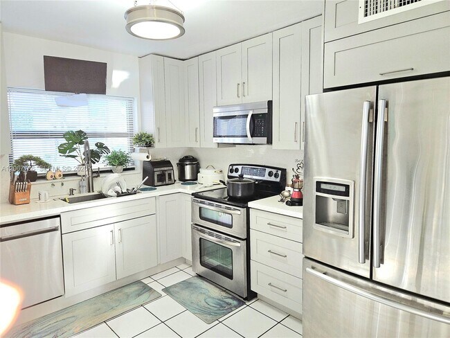Building Photo - 540 NW 99th Pl