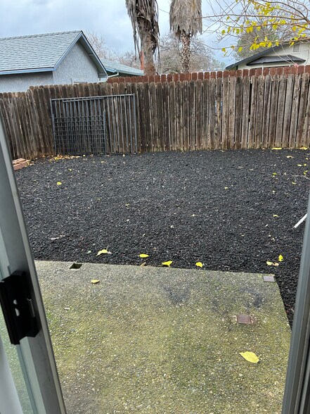 Building Photo - 2480 Wilson Ave