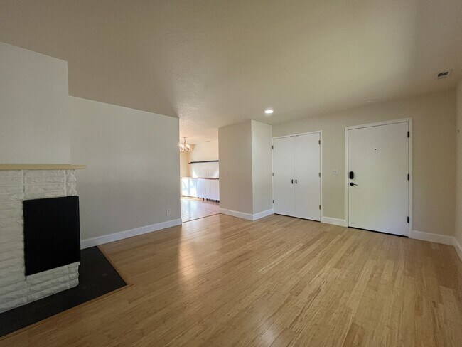 Building Photo - Light-Filled Home with Open Layout, Modern...