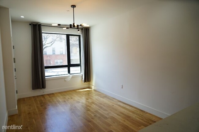 Building Photo - 3 br, 3 bath Townhome - 85 Utica Ave 1 Unit 1