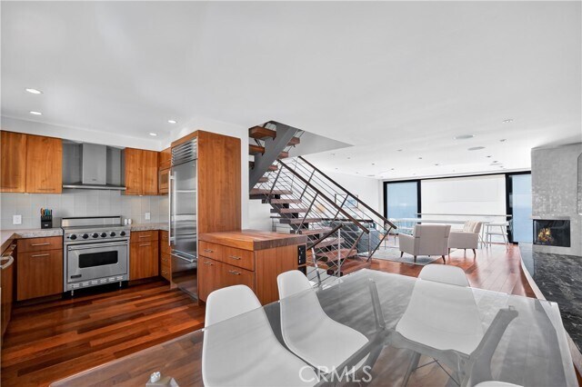 Building Photo - 102 Blue Lagoon