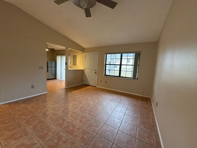 Building Photo - Easy Maintenance 2 Bedroom 2 Bath!