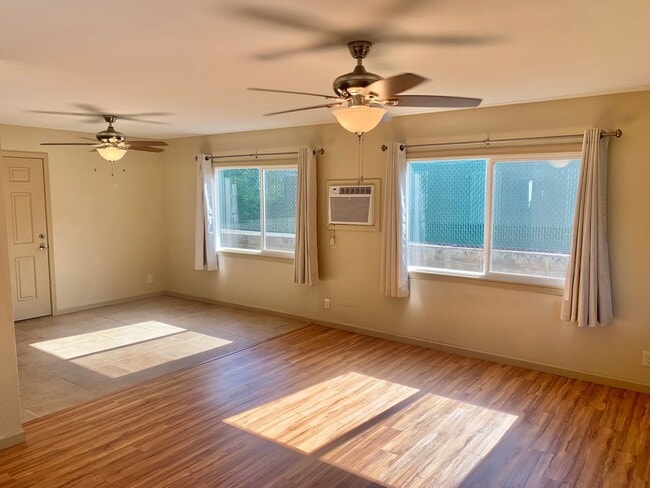 Building Photo - 3 Bedroom / 1 Bath House in Paia town! Walking distance from the beach!