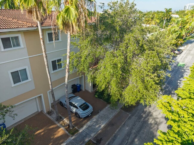 Building Photo - 1705 NE 11th St