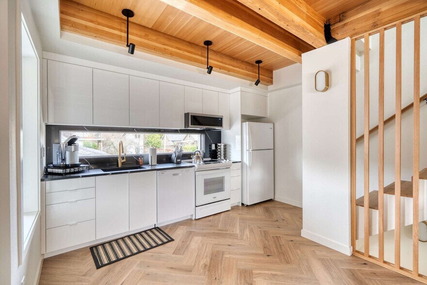 Building Photo - 5012-5022-5022 NE 26th Ave