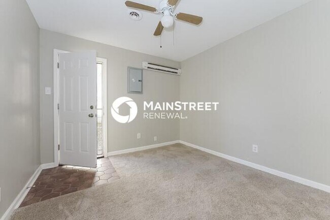 Building Photo - 4 Bedroom Pet-Friendly Home in Kansas City...