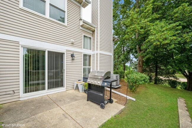 Building Photo - 8 Dellwood Ct