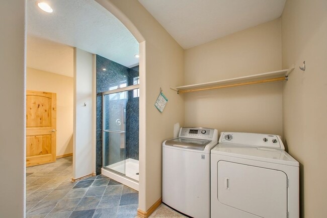 Building Photo - North End One Bedroom - Near Whitewater Pa...