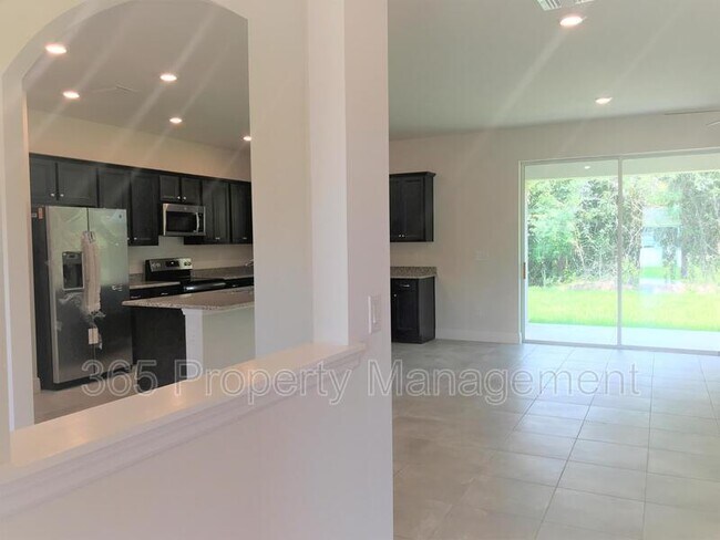 Building Photo - 3044 S Haberland Blvd