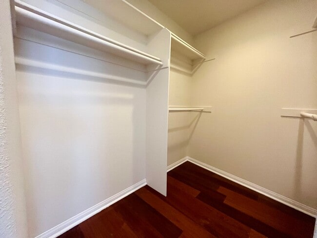 Building Photo - High vaulted ceilings open floor plan cond...