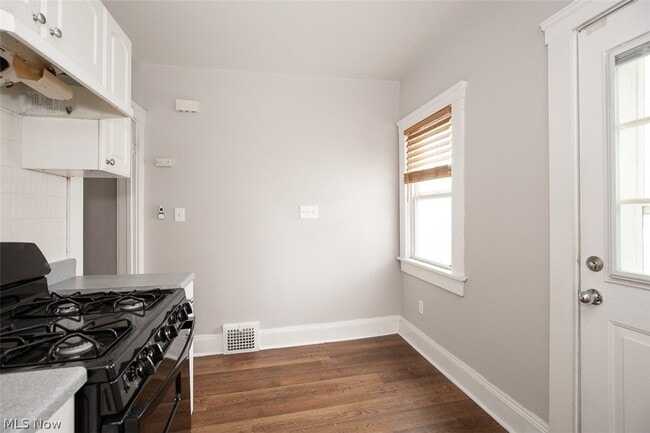 Building Photo - 4953 E 106th St
