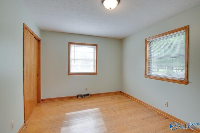 Building Photo - 3902 Mccalley Pl