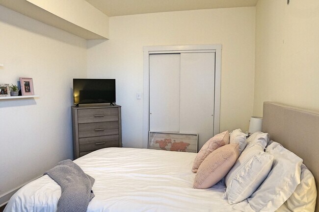 Building Photo - 2614 N Richmond St