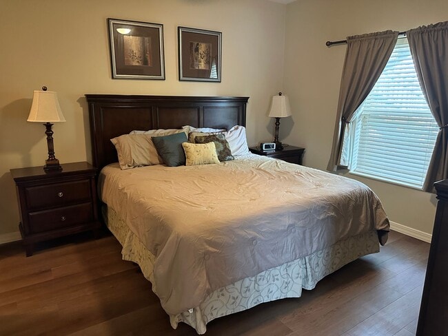 Building Photo - Furnished 2 Bedroom 2 Bath Executive Apart...