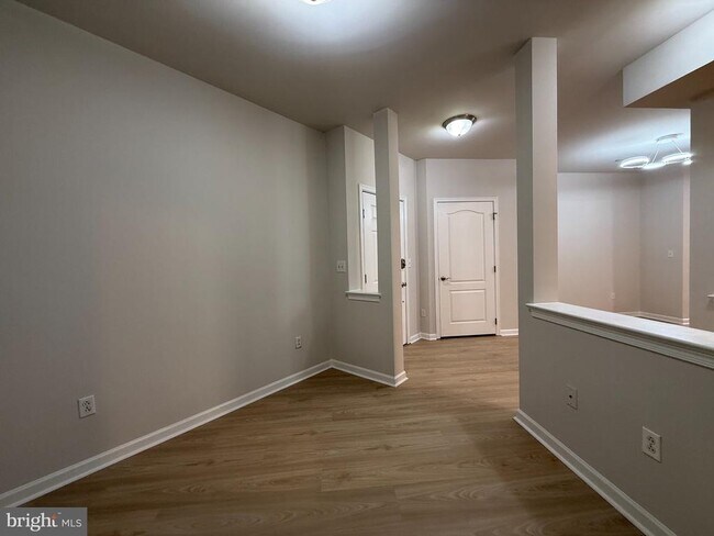 Building Photo - 407 Carson Terrace