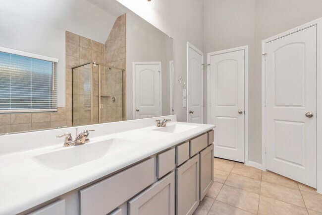 Building Photo - 4406 Low Meadow Ln
