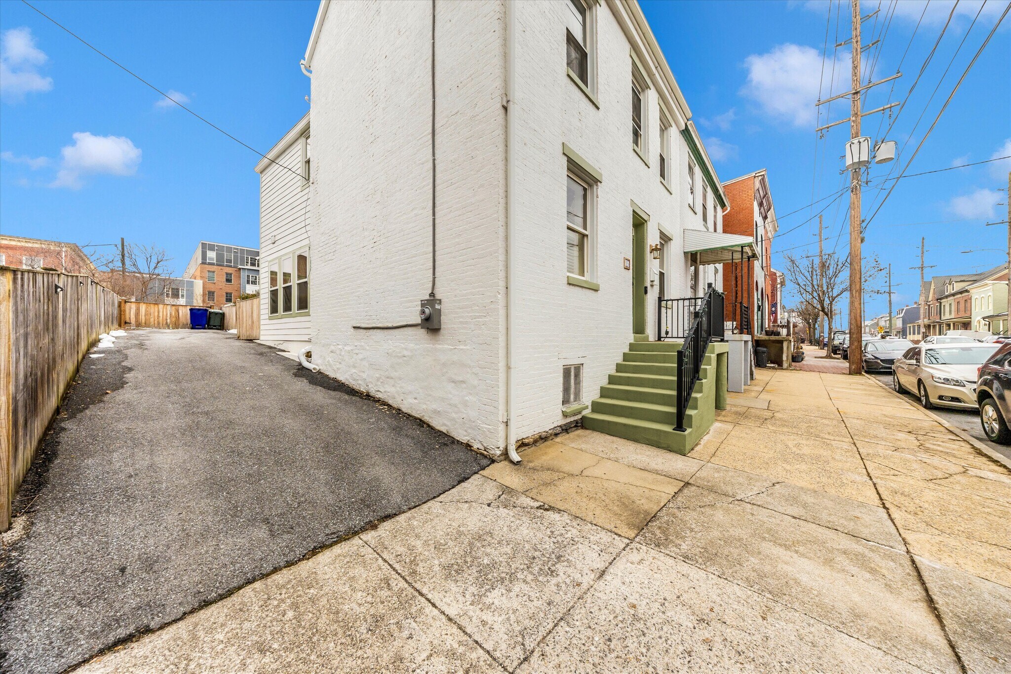 Building Photo - 15 E 5th St