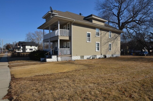 Building Photo - 1412 Elm St