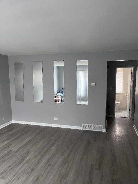 Building Photo - 5055 W Gladys Ave