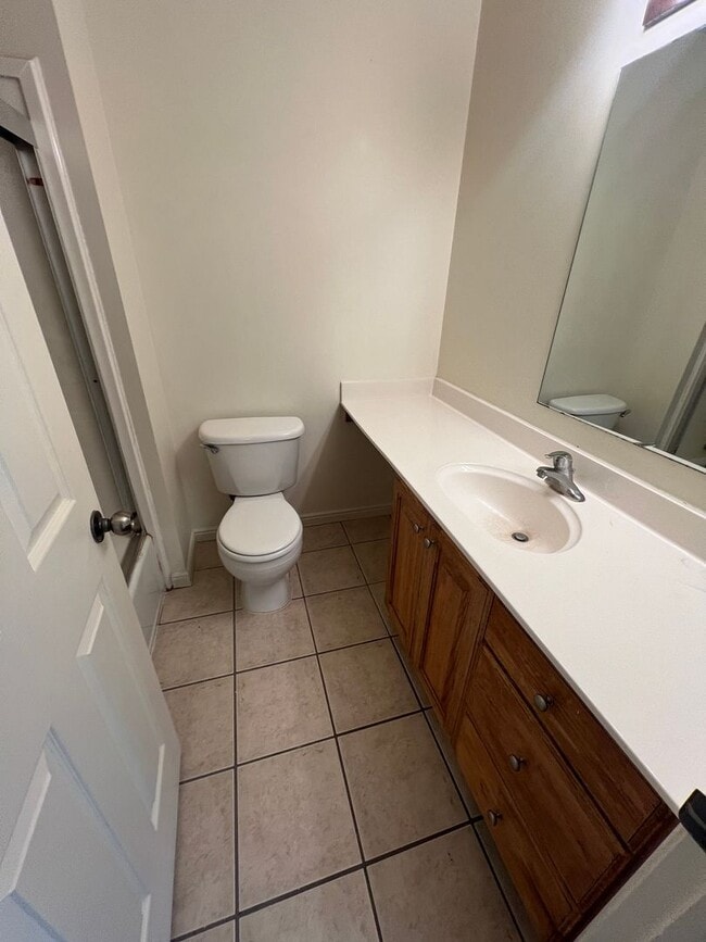 Building Photo - Large Three Bed One and a half bathroom with detached garage!