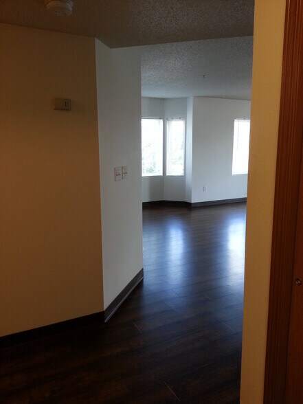 Primary Photo - 943 S Gilbert St